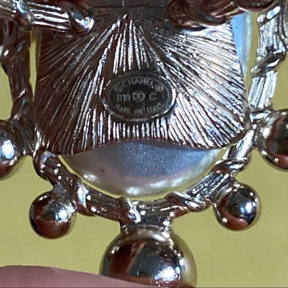 SOLD Chanel Crystal and Pearl costume ring - Picture 6 of 6